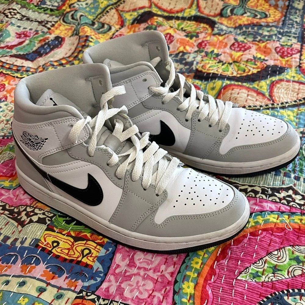 Nike Air Jordan 1 Mid Light Smoke Grey (Women's)